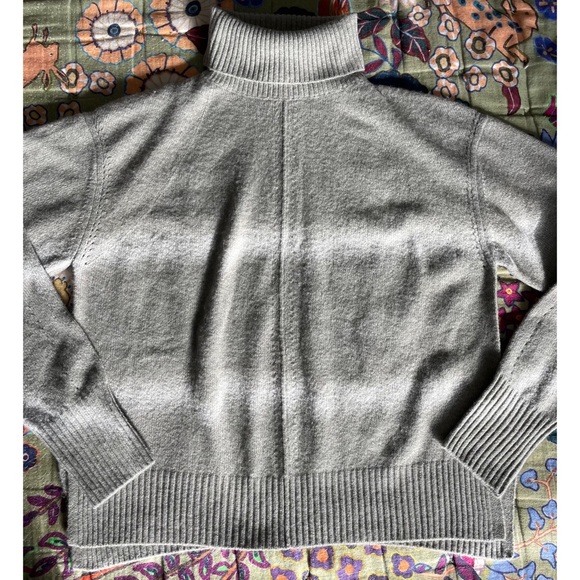 NWT Survival Knit Turtleneck Sweater Taupe LARGE - Picture 3 of 9